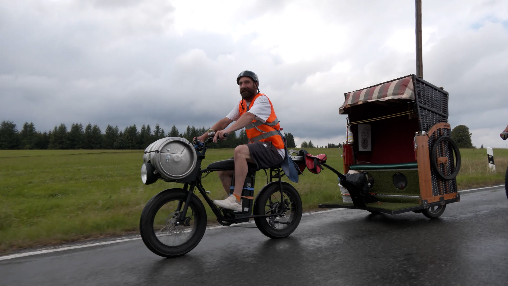 MEgional am 24. August 2021 mit dem rollenden Strandkorb im Erzgebirge