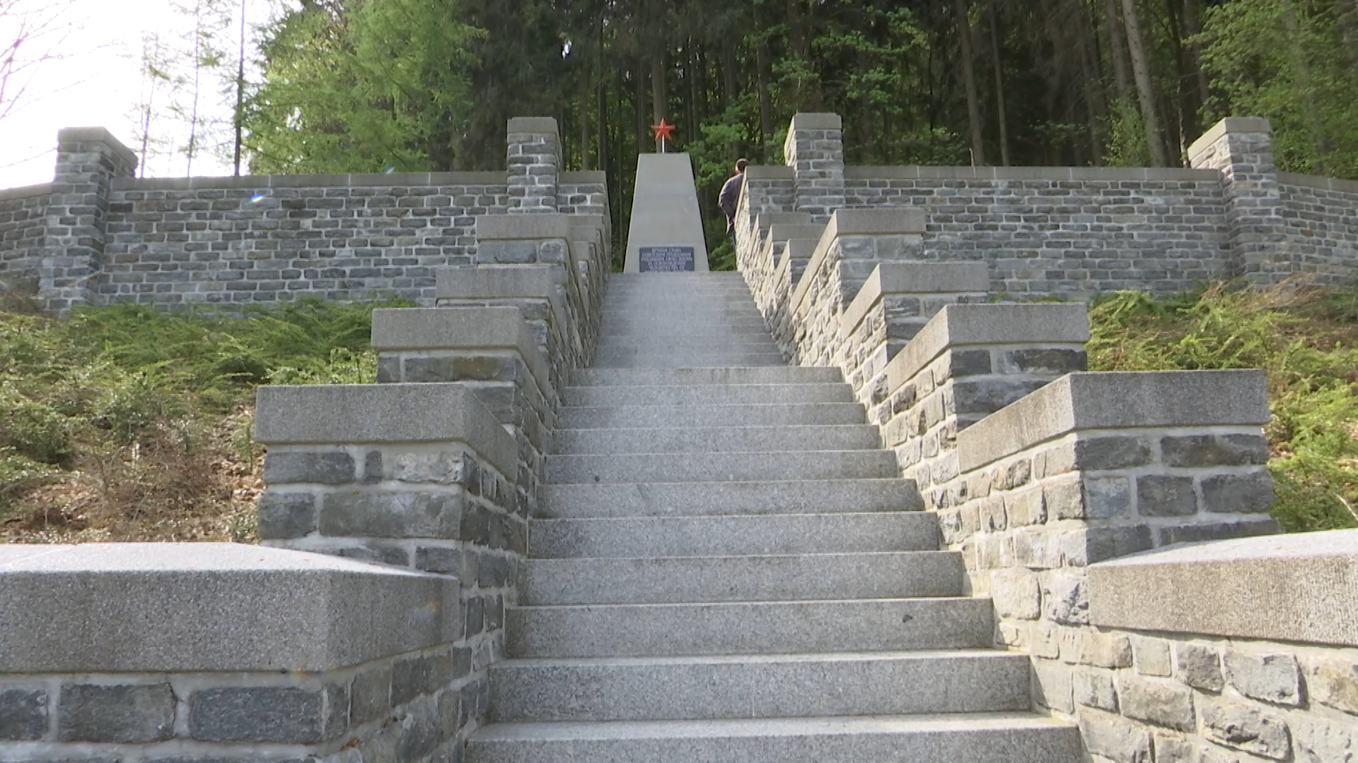 MEgional am 8. Mai mit dem Gedenken zu 75 Jahre Kriegsende an der Kriegsgräberstätte Nennigmühle MEgional am 8. Mai mit dem Gedenken zu 75 Jahre Kriegsende an der Kriegsgräberstätte Nennigmühle