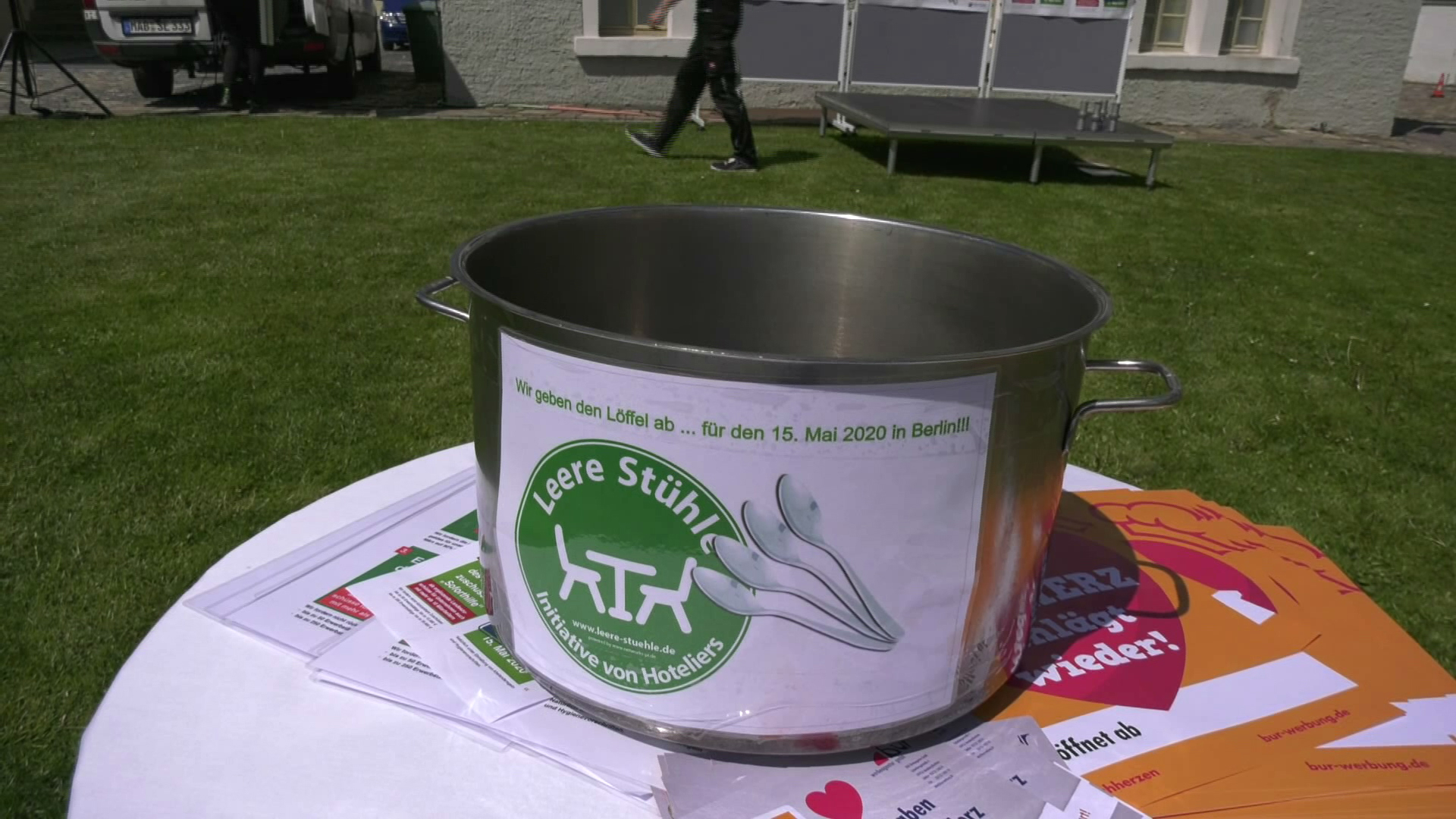 MEgional am 11. Mai mit der Protestaktion "Leere Stühle" in Olbernhau MEgional am 11. Mai mit der Protestaktion "Leere Stühle" in Olbernhau